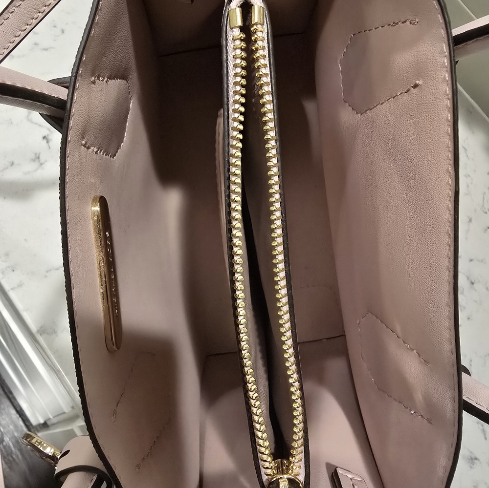 Michael Kors Mercer messenger crossbody purse, pink and cream bag - Picture 7 of 10